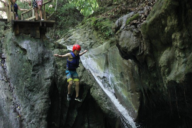 Puerto Plata: TOP2IN1 : WATERFALLS+ BUGGIES OR HORSEBACK RIDING