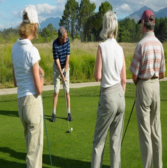 group-portrait-happy-friends-playing-golf (1)